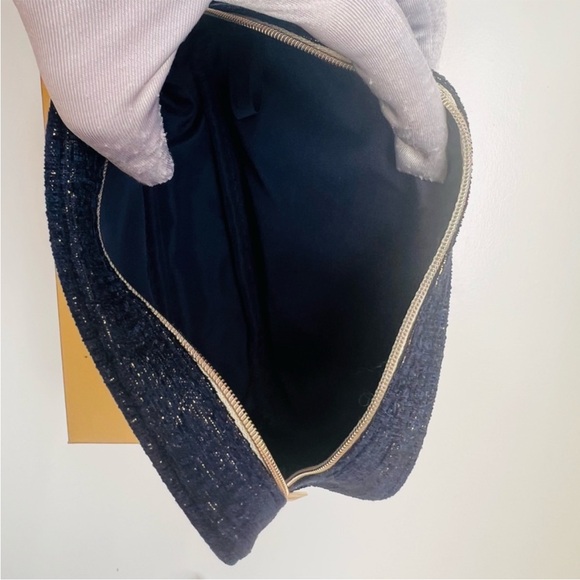 💎 CHANEL Makeup Pouch - Picture 11 of 11